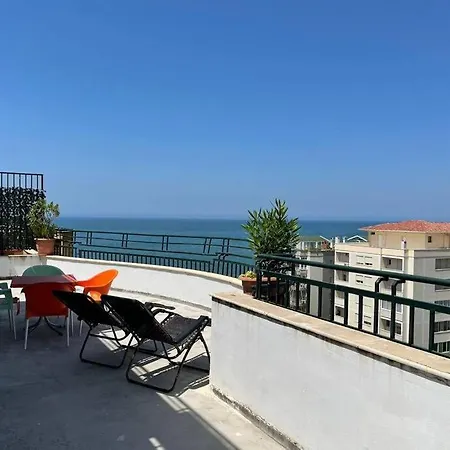 Beachfront Penthouse Appartamento Durrës