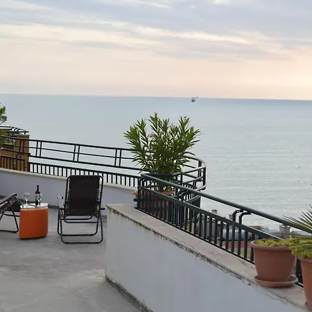 Beachfront Penthouse Appartamento